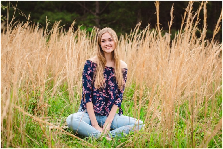 High school senior portraits in a field