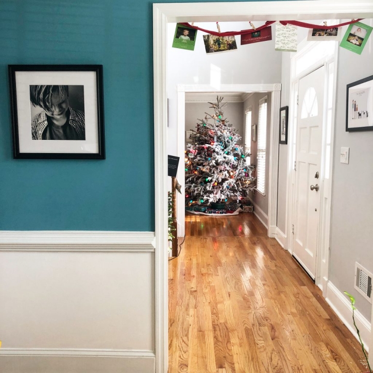 turquoise wall with framebridge frame and musea black and white print